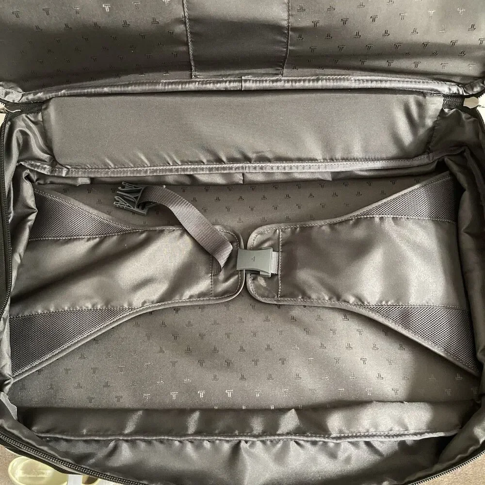 Tumi 22